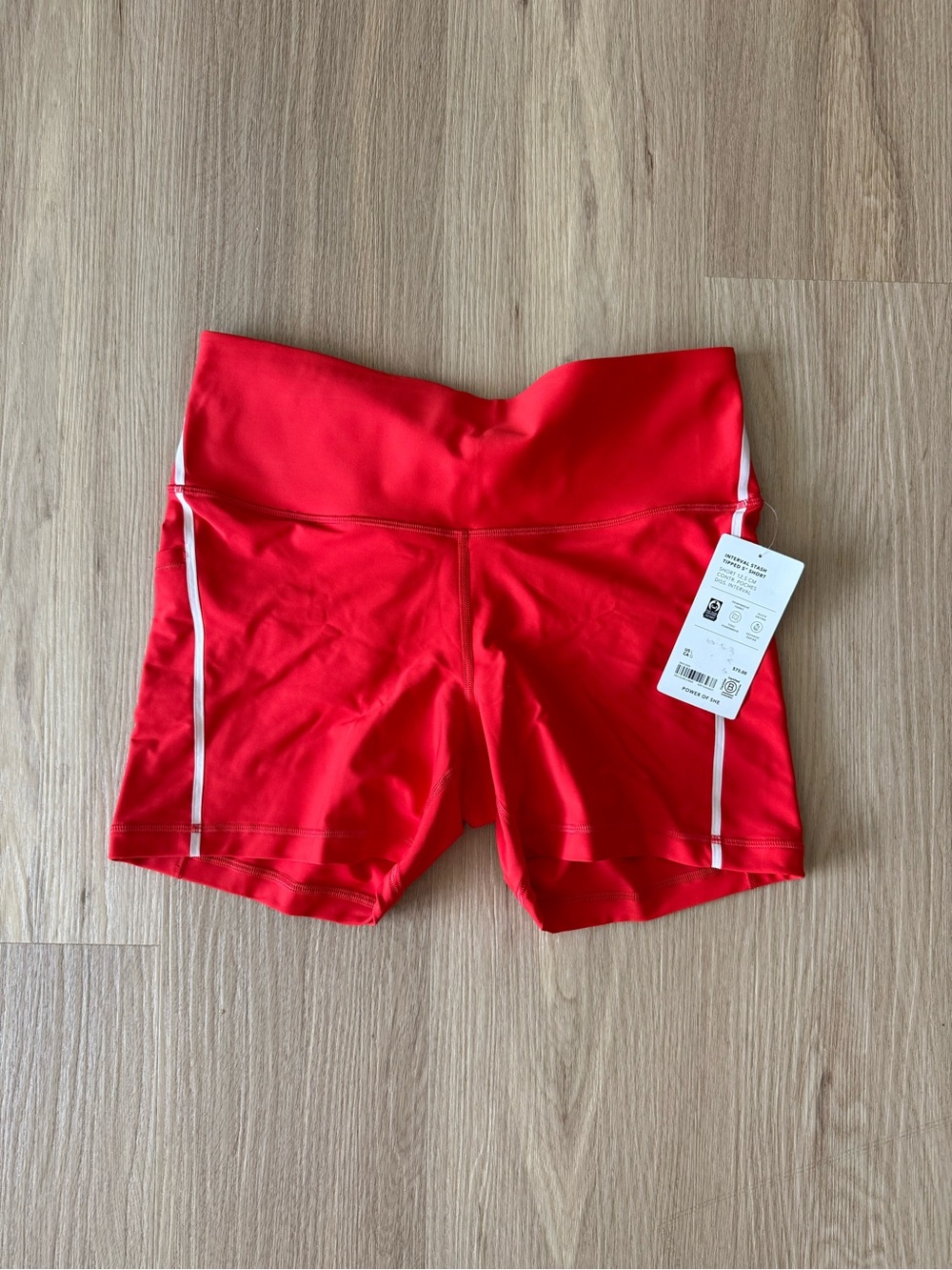Athleta Interval Stash High Rise Tipped 5" Short
Cardinal/Bright White L NWT